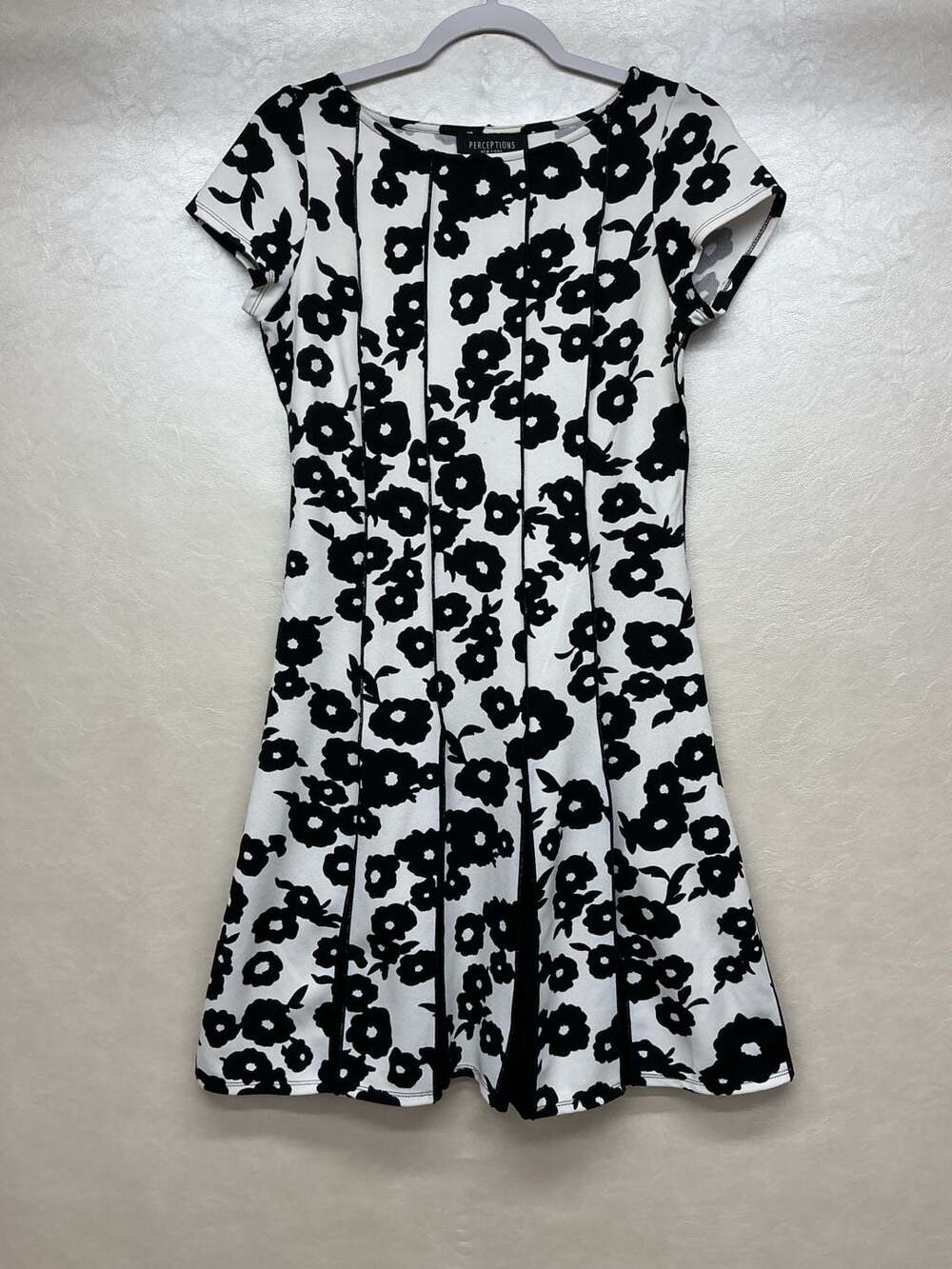 Perceptions New York Black and White Floral Short Sleeve Dress Size 8